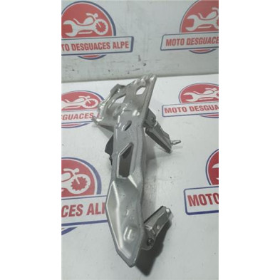 Estribera delantera izquierda BMW F 900 R 2022