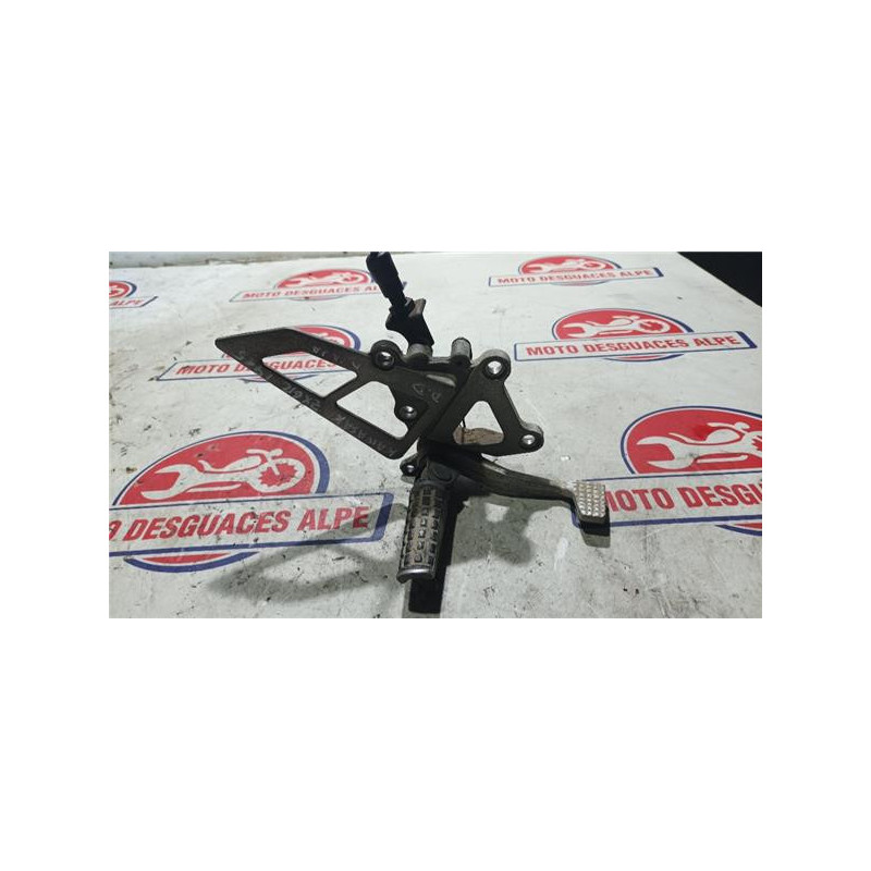 Estribera delantera derecha KAWASAKI ZX6R 1995
