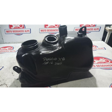 Deposito gasolina PIAGGIO x840004