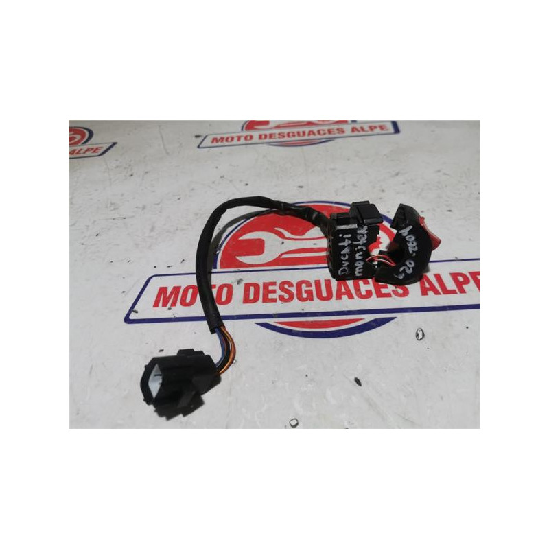 Piña luces derecha Ducati Monster 620 - Recambios de desguace garantizados Piña luces derecha Ducati Monster 620 - Recambios de desguace garantizados