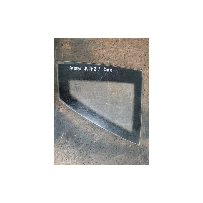 Luna puerta del. dcha. Aixam A.721