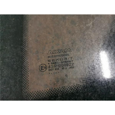 Luna puerta del. dcha. Aixam A.721